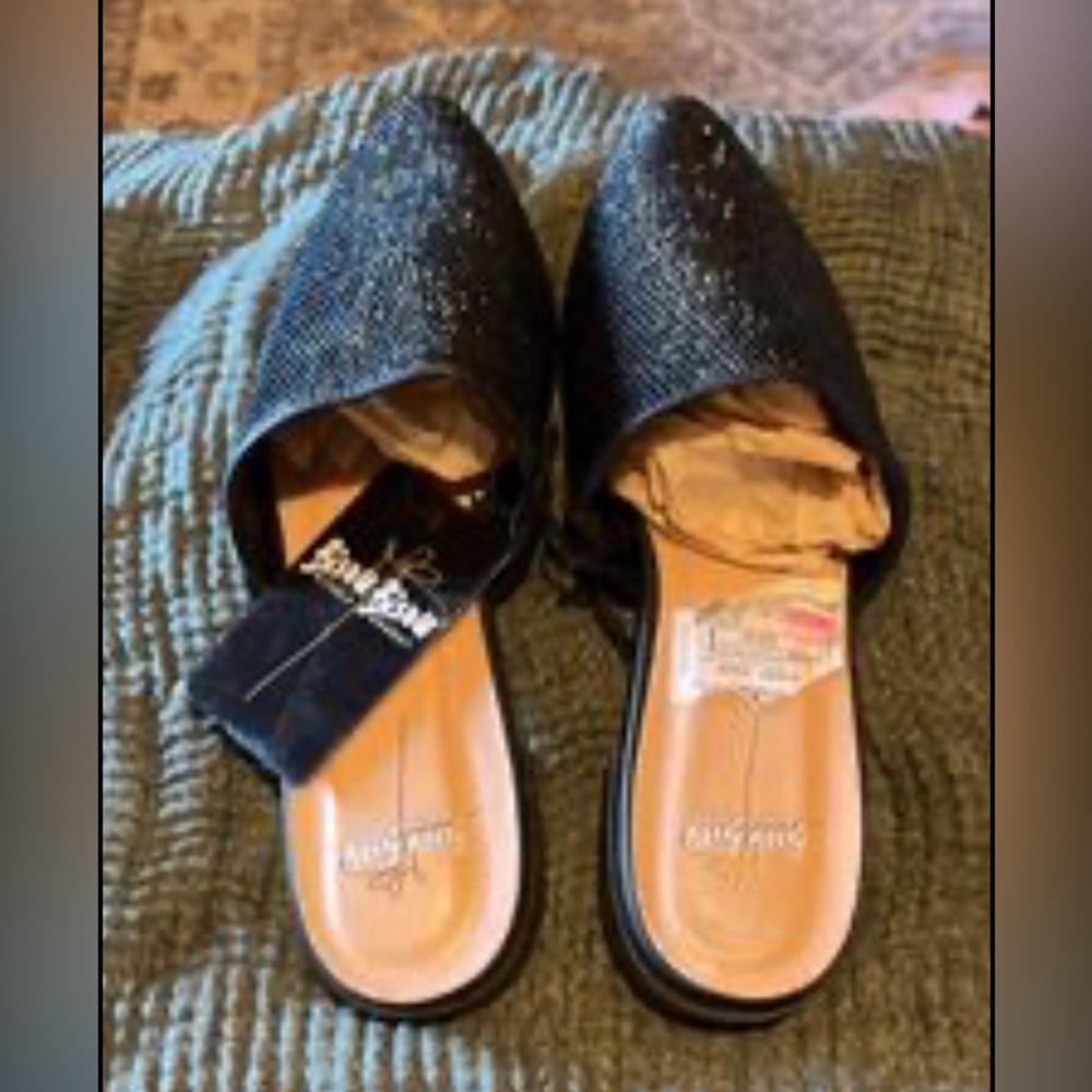 NWT Size 5 1/2 Bisou Bisou black sparkly flats